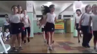 Meninas dançando no Escola  Santa Maria Mazzarello