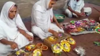Women tie sacred threads on wrists of soldiers inIndia’s Kashmir ahead of sibling festival