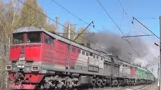 Тепловозы 2ТЭ10М-2939 и 2ТЭ10М-0878 с грузовым поездом