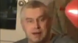 Генадий Горин лопает шарик
