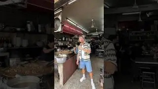 Die Brühe kocht seit 40 Jahren 🍲 #jonathanundalina #travelvlog #bangkok