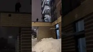 Прыгнул с балкона в сугроб #паркур
