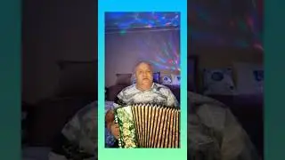 Гармунда татарча жырлар.