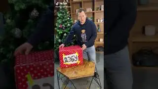 Дэб получил подарок