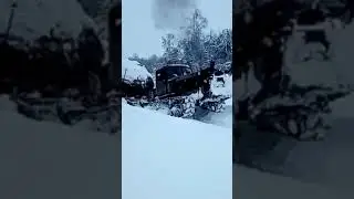 ДТ-75 пытается утащить стог сена