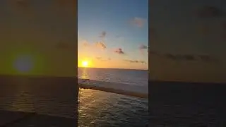 What's better than an oceanview sunset on a cruise 🛳 #sunset #cruise #letsgo #traveltheworld #mslisa