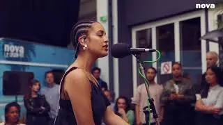 Jorja Smith - Blue Lights | Plus Près de Toi - Nova.fr