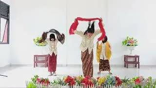Tarian persembahan dari Ara, Ulita dan Mirna dalam acara pelepasan kelas 6 SD Negeri 01 Bonti