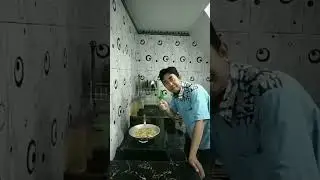 MUNGKIN BAPAK ITU BELUM TAU ADA ALAT SUPER CANGGIH YANG DISEBUT SUTIL..