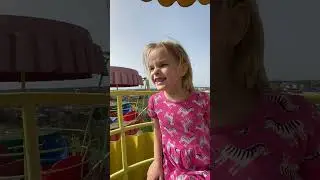 Арина весной в парке