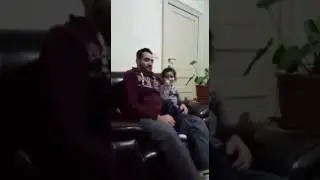 Rahman Suresini okuyan babasının yanlışlarını düzelten küçük kız. MaşaAllah