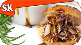 HOW TO MAKE PULLED PORK SLIDERS - Slow Roasted Pork