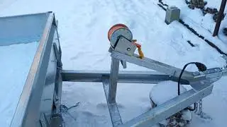 Кронштейн с лебедкой на бортовой прицеп с функцией Самосвал и откидным передним бортом.