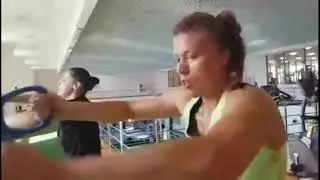 Упражнения с Эвник на боковые удары и апперкоты