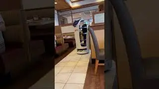 Robot serving your food in Japan - #shorts #japantravel