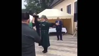 старик ингуш танцует лезгинку 