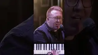 Crazy #BluesPiano solo of @TomSeals, learn to play like that on MusicGurus.com 🎹