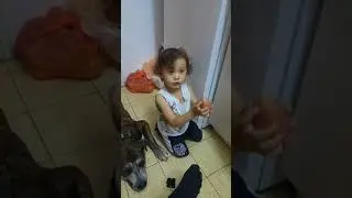 Играет с машинкой)