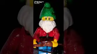 чел поджёг фигурку лего