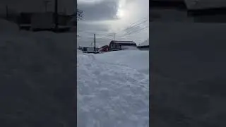 Южно - Сахалинск сугробы по два метра. А ведь это когда-то начнет таять 😱