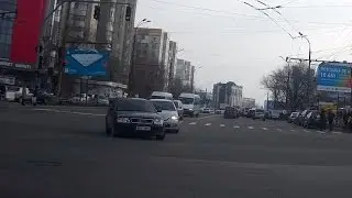 Водитель на Ауди спровоцировал аварийную ситуацию.