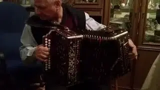 Алишин Виктор Григорьевич. Гармонь Хорошилова Н.Д. (Из архива)