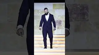 عريس ينتظر طلة عروسته على أغنيتي بحبك انا