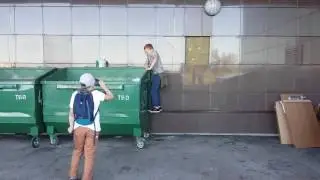 залез в мусорку