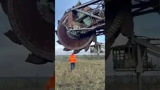 The largest land vehicle in the world.