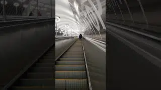 оптический обман. едет вверх или вниз? самый длинный эскалатор на Марьиной роще БКЛ