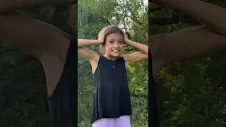 Oh no! Something happens behind me! #funny #asl #deaf #signlanguage #comedy