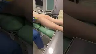 Жидкость в коленном суставе #массаж #доктор #юмор #топ #новости #спорт #боль #шортс #anatomy