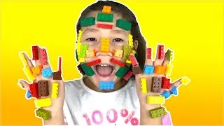Amalya pretend play !! Amalya and Dad pretend play lego hands