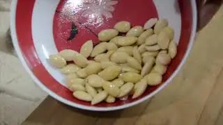 Blanching almonds