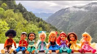 Elsa and Anna toddlers play the animal imitation game part 2