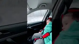 Катимся с Витей домой из поликлиники:)