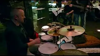Kick Snare Hats where enough for a solo in this „fresh“ song