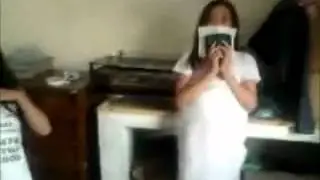 meninas dançando garoto errado