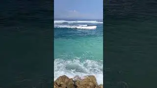 Air Pasang Di Pantai Melasti Bali Pulau Dewata