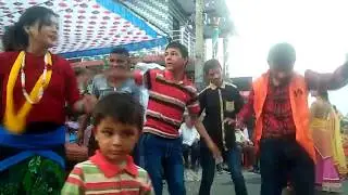 नौमती बाजा मा यसरी टक्कर दिएर नाचे केटि हरु