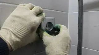 УСТАНОВКА РОЗЕТКИ на плитку. Как установить / подключить розетку