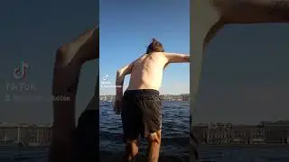 КУПАНИЕ В НЕВЕ В РАМКАХ ПОДГОТОВКИ К ЭСТАФЕТЕ ПО ТРИАТЛОНУ НА ОЛИМПИЙСКИХ ИГРАХ В БЕРЛИНЕ 2040