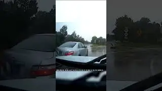 Careless driver doesn’t look before merging last second #momento #dashcam #dashcamera #accident