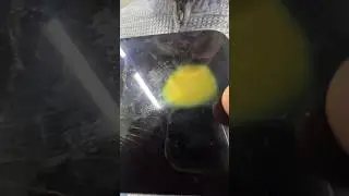 Желтое пятно на Айфоне💛