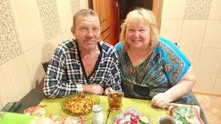Мукбанг 🍜 Макарошки а говядиной 🍺 Болталки про жизнь