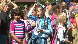 Сланцевские пожарные устроили для детей показательные выступления