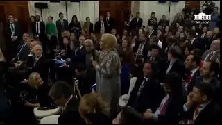 ''Pelikan gelini''nin İngilizcesi aklına gelmeyen Hilal Kaplan,  soruyu gülerek geçiştirdi...