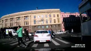 показал зад девушке