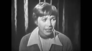 Shirley MacLaine Performs
