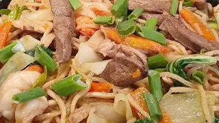 Quick and easy Pancit Canton filipino dish (Filipino turo turo meryenda)